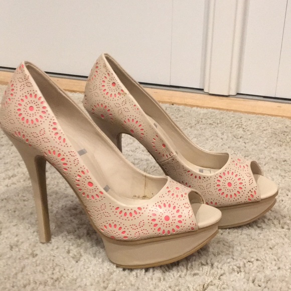 Heels - Picture 2 of 3